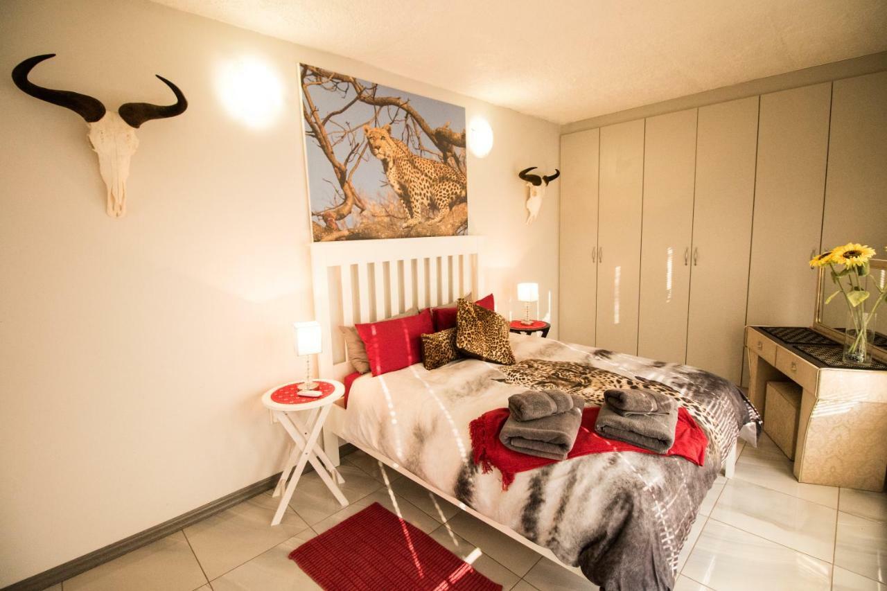 John-Lou'S One-Bedroom Apartment Windhuk Zewnętrze zdjęcie