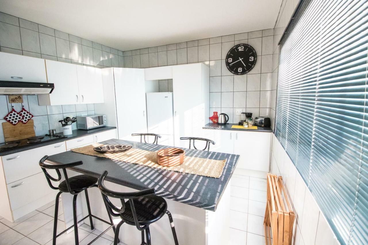 John-Lou'S One-Bedroom Apartment Windhuk Zewnętrze zdjęcie